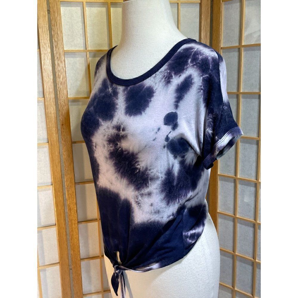 Caution to the Wind Sm Navy Tie Dye Front Tie T-Shirt Soft Knit